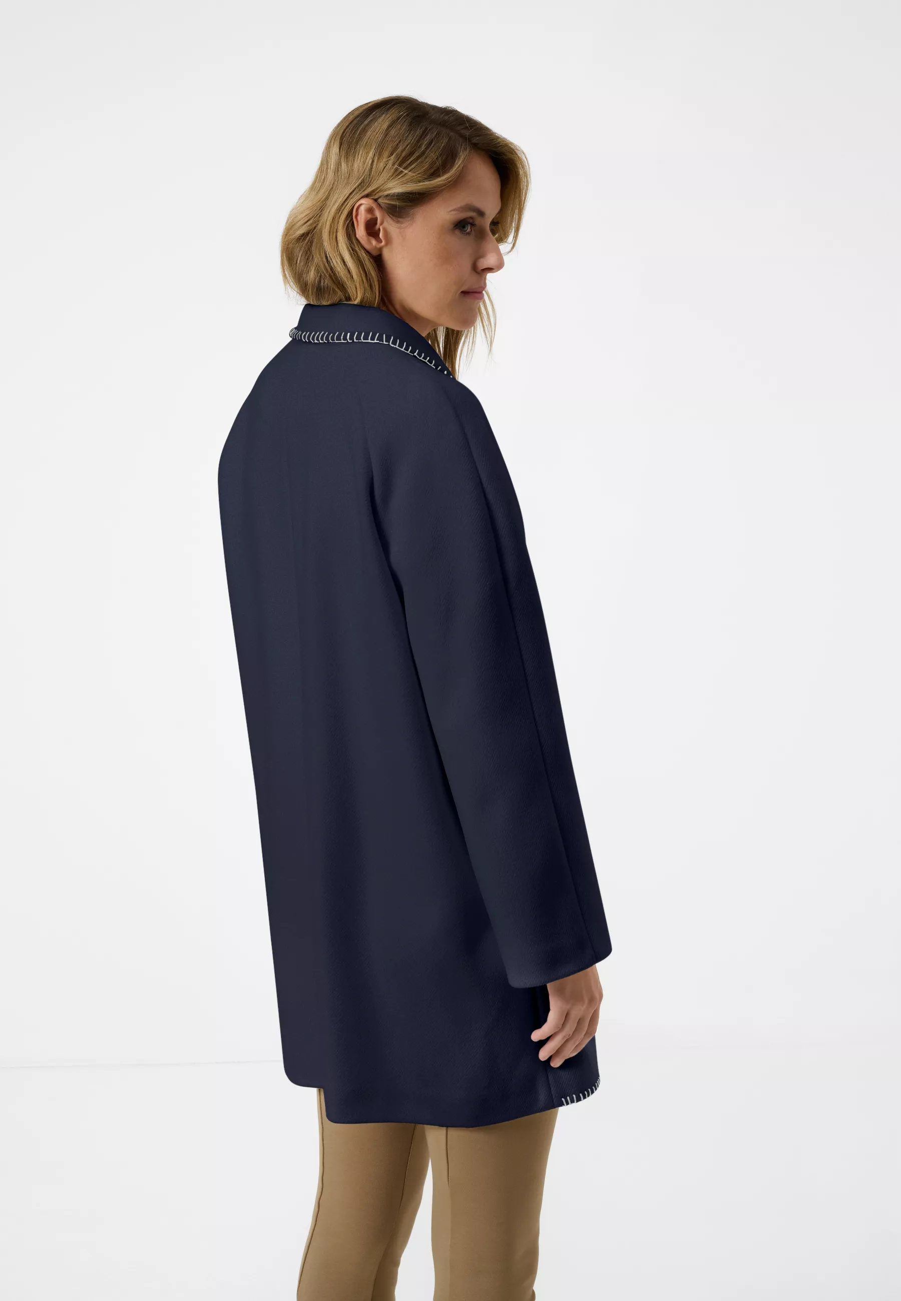 Damen Textil Mantel Silvia in Blau von Ricano, Rückansicht am Model