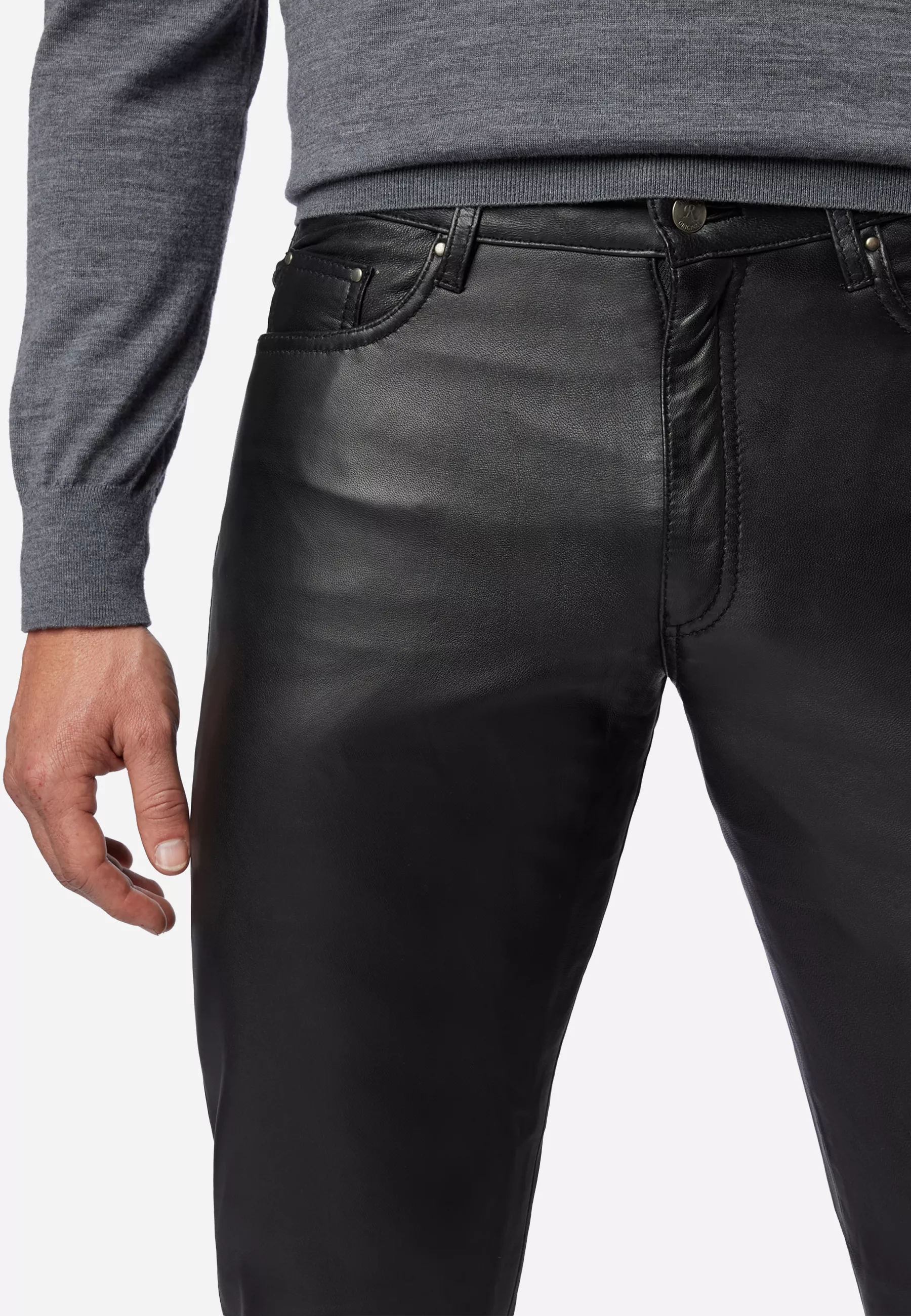 Herren Lederhose No. 3 TR Jeans in Schwarz von Ricano, Detailansicht vom Five Pocket Look am Model