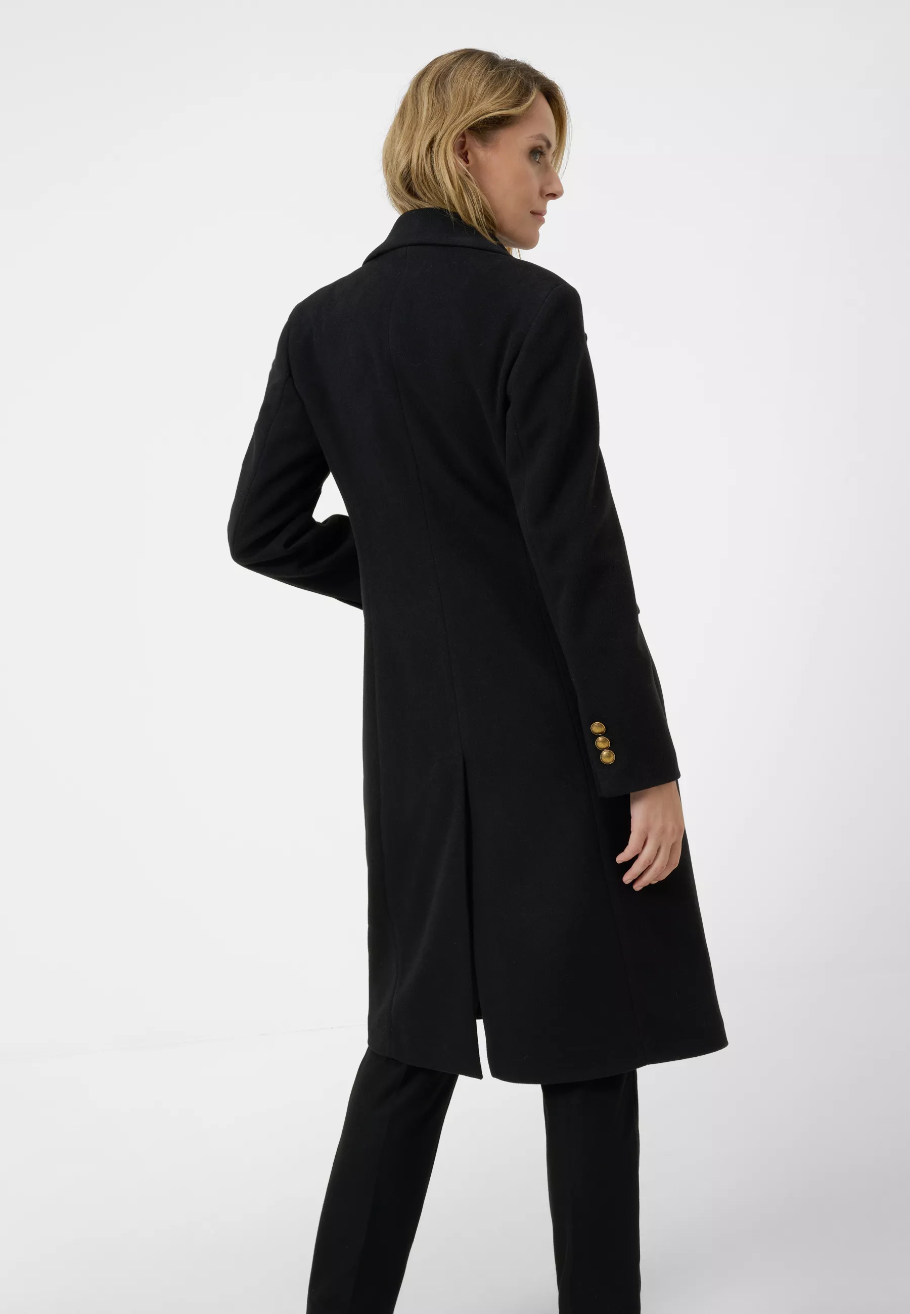 Damen Textil Mantel Giulia in Schwarz von Ricano, Rückansicht am Model