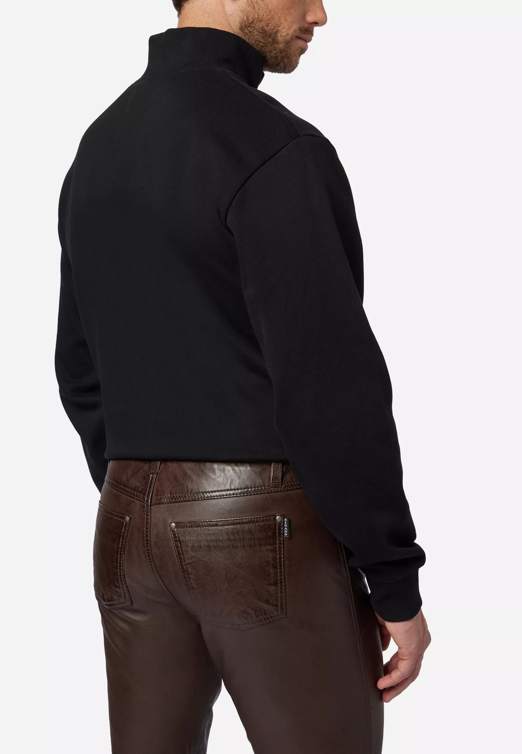 Herren Lederhose Slim Fit in Braun von Ricano, Detailansicht vom Five Pocket Look am Model