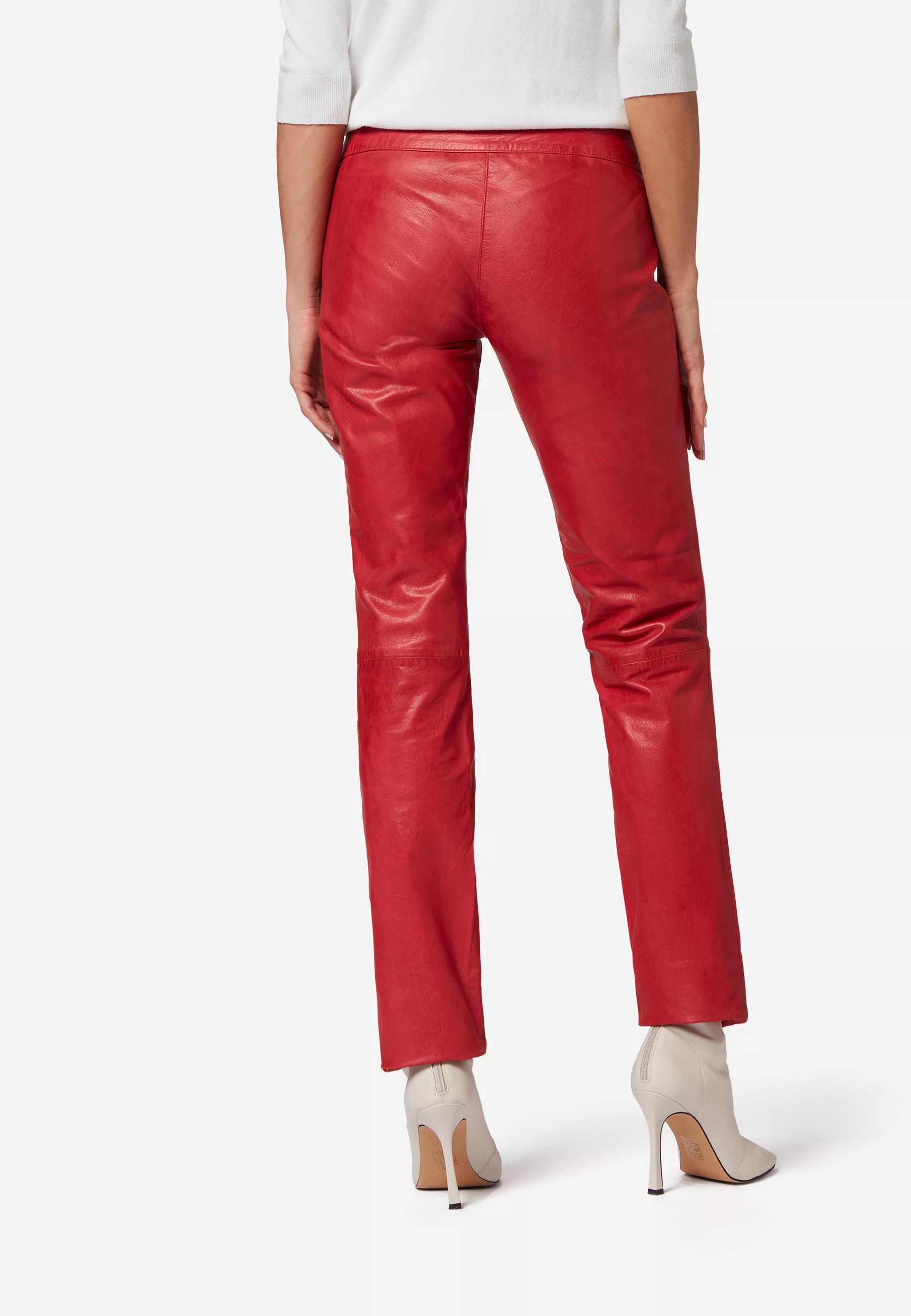 Damen Lederhose Low Cut in Rot von Ricano, Rückansicht am Model
