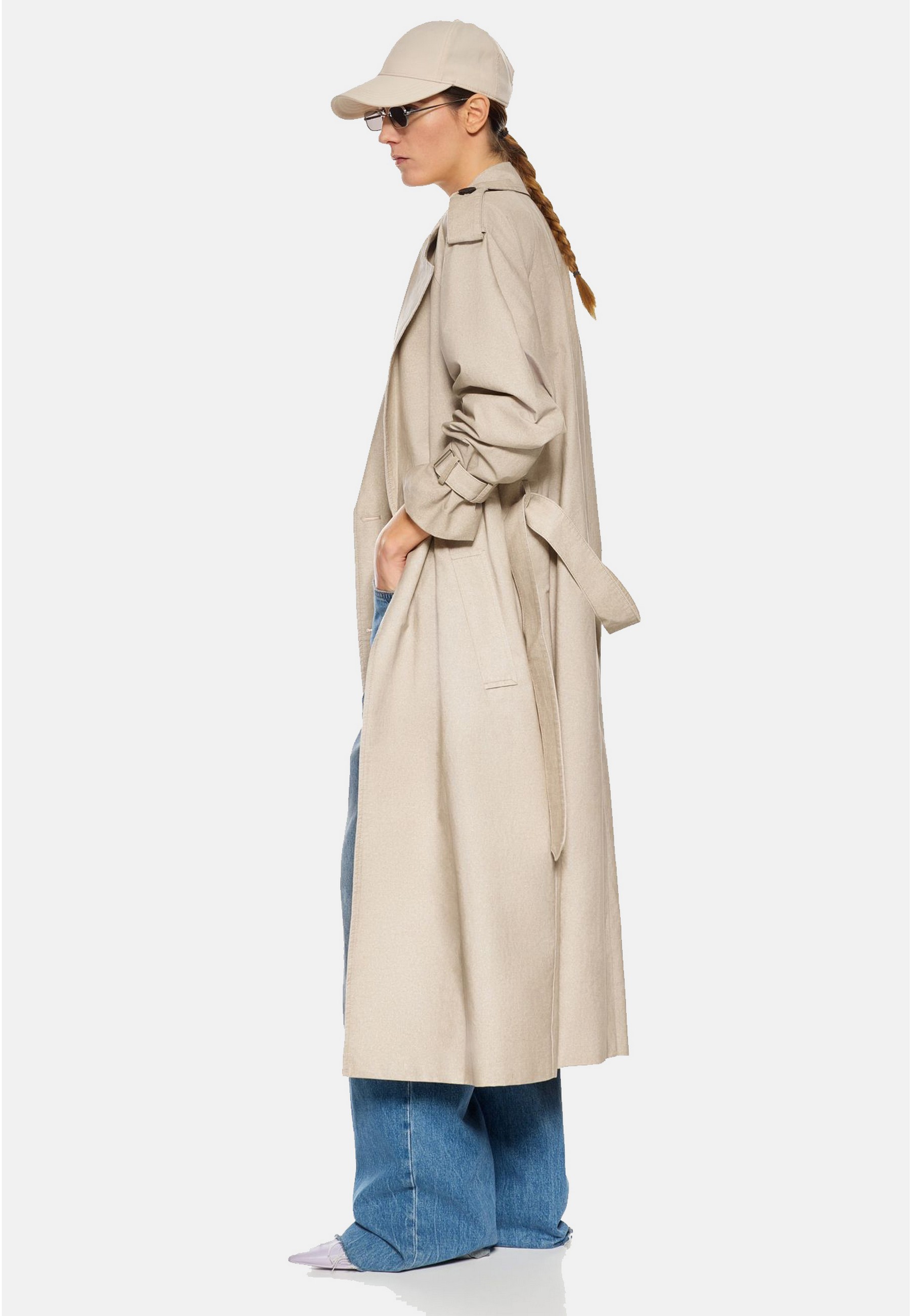 Damen Textil Mantel Clarissa in Beige von Ricano - Seitenansicht am Model