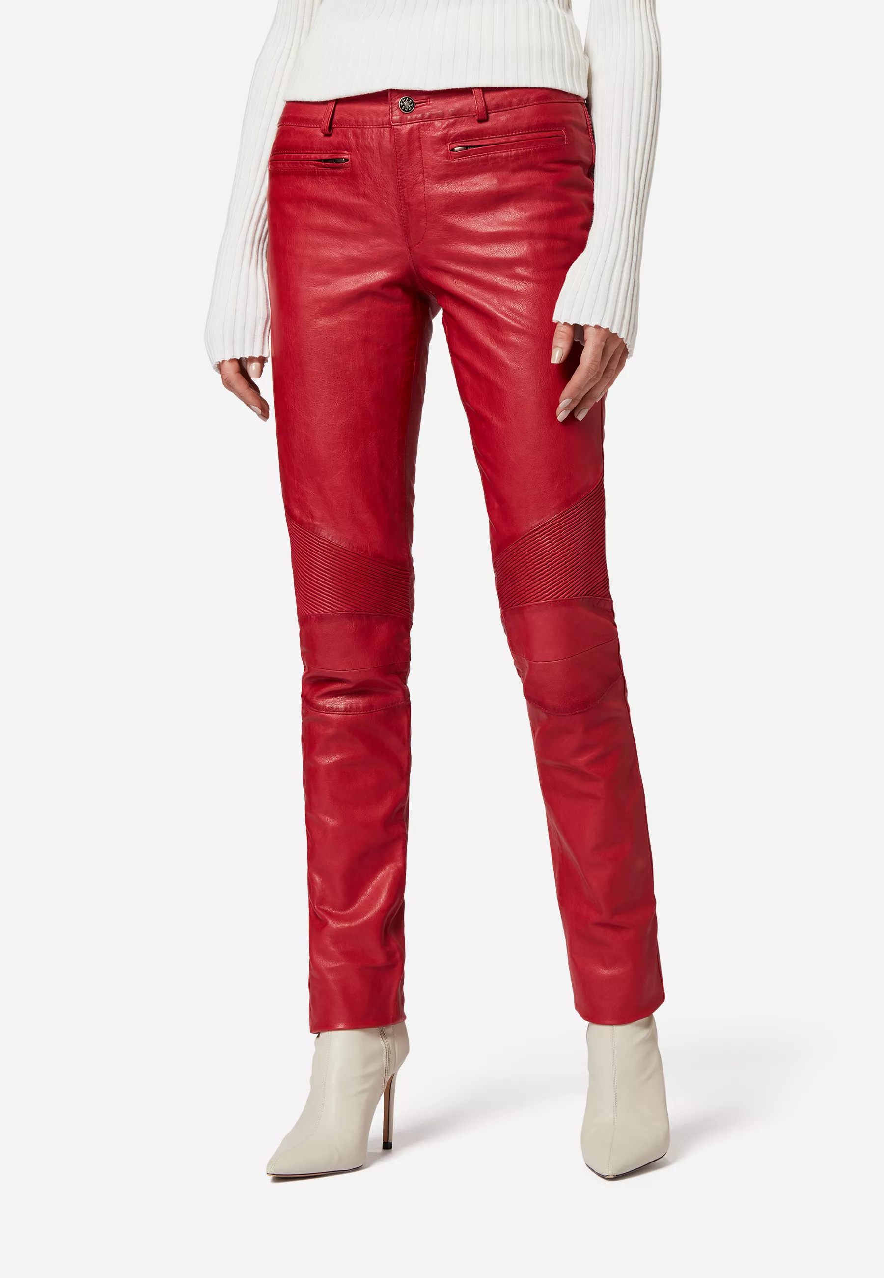Damen Lederhose Donna in Rot von Ricano, Frontansicht am Model
