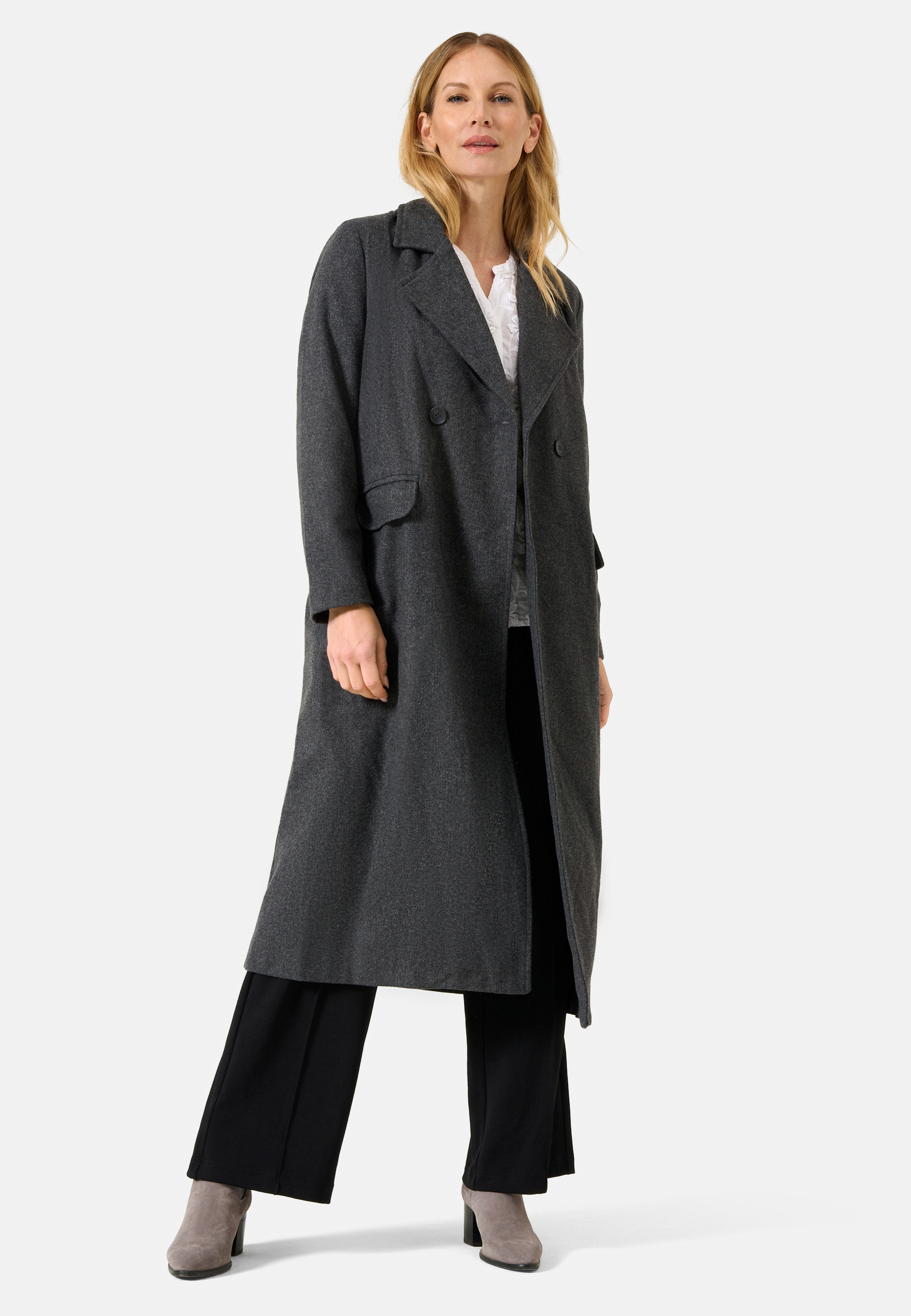 Damen Textil Mantel Alberta in Grau von Ricano, Vollansicht am Model