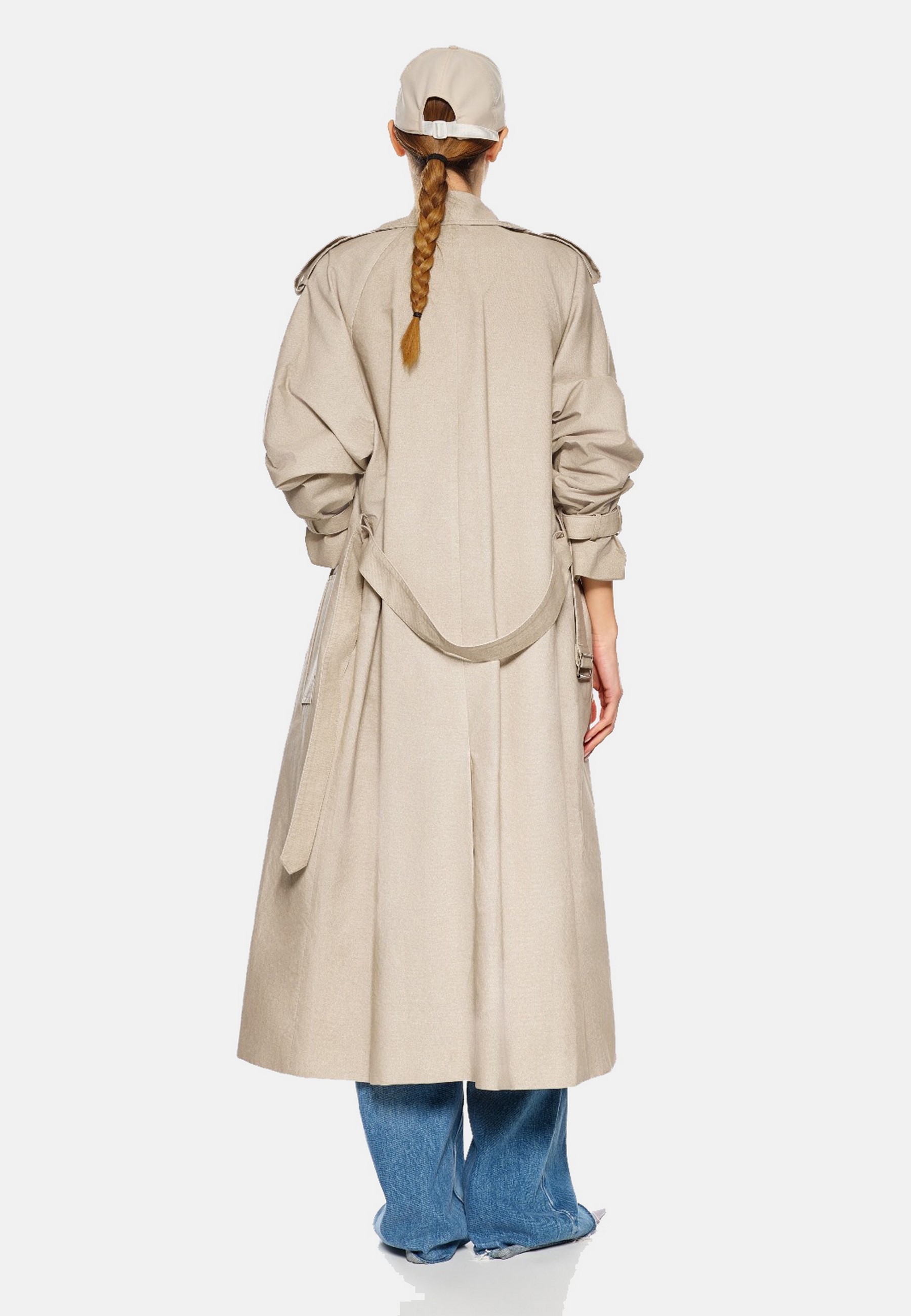 Damen Textil Mantel Clarissa in Beige von Ricano - Rückansicht am Model